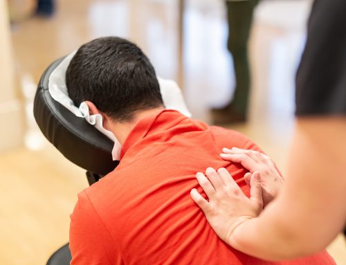 Stoelmassage op locatie door masseurs met visuele beperking