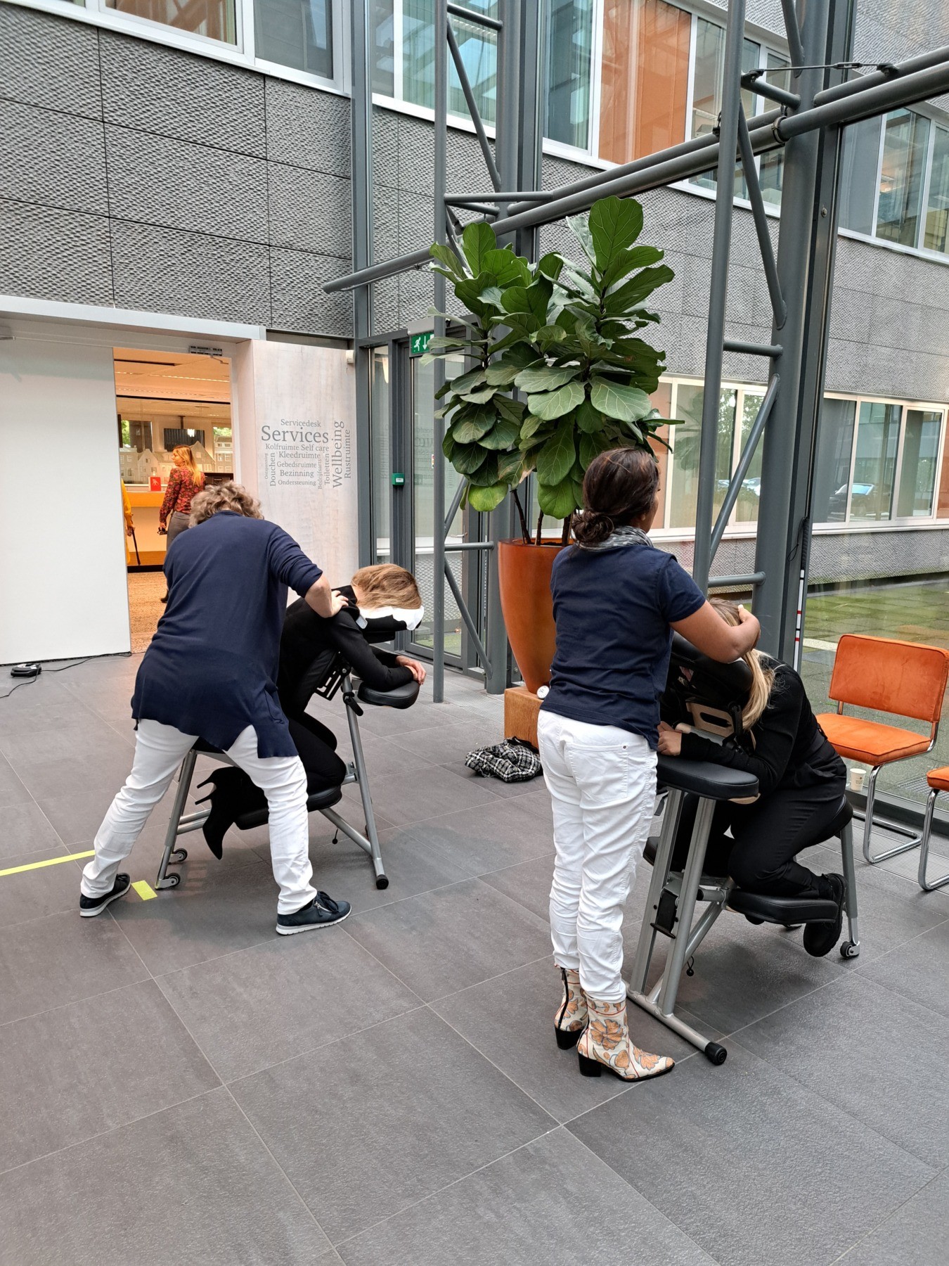 20221011 Stoelmassage op het werk - PWC Amsterdam